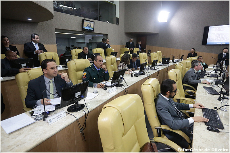 Vereadores votam dois vetos do Poder Executivo