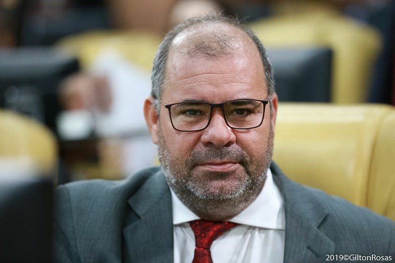 Vetado PL de Isac que previa aulas de português para imigrantes e refugiados de baixa renda