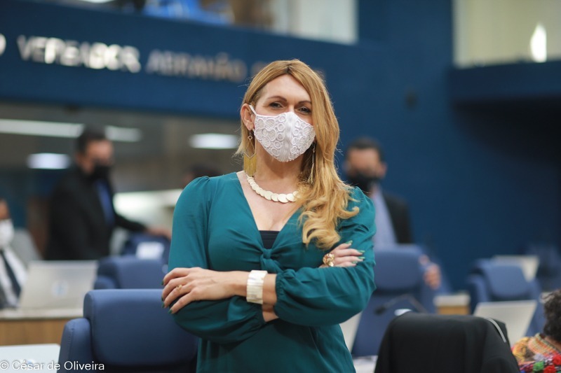 "Vetos do prefeito na LOA têm impacto negativo nas categorias trabalhistas e na política de saúde", diz Linda 