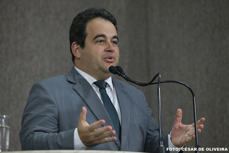 Vinícius destaca programa “Corujão da Saúde” e pede alternativas para saúde em Sergipe