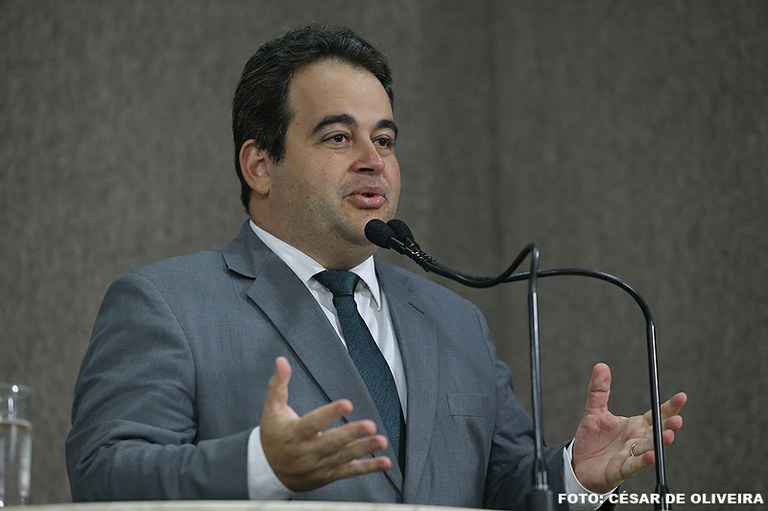 Vinícius destaca programa “Corujão da Saúde” e pede alternativas para saúde em Sergipe