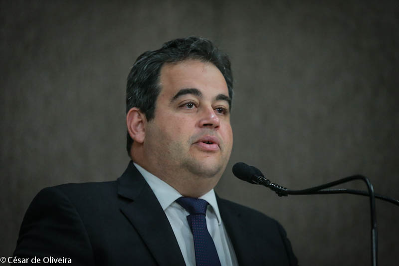 Vinícius Porto alerta: população deve vacinar cães e gatos