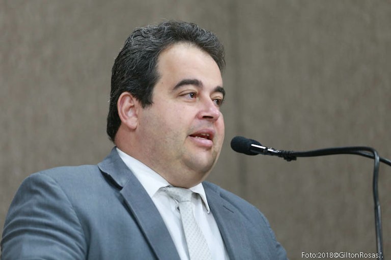 Vinícius Porto parabeniza André Moura pela ajuda ao futebol sergipano