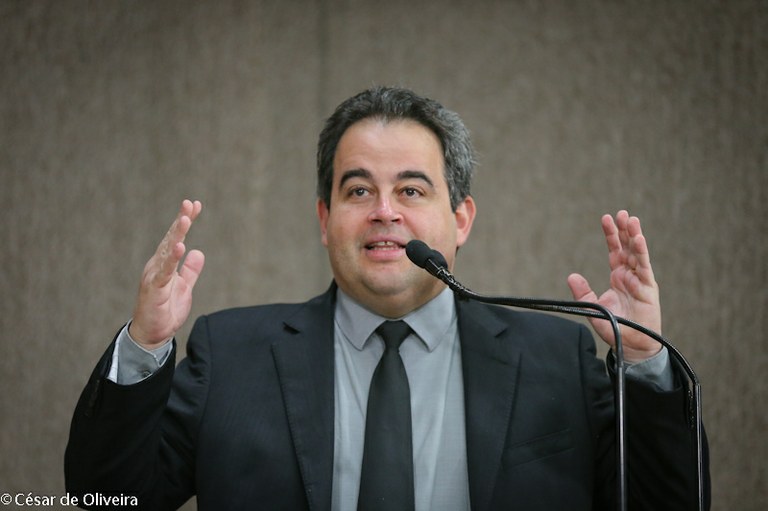 Vinícius Porto parabeniza Edvaldo Nogueira por gestão democrática e transparente