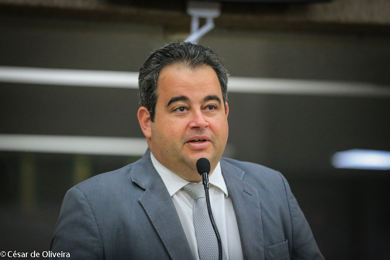 Vinícius Porto parabeniza Jornal da Cidade por seus 48 anos de fundação