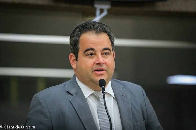 Vinícius Porto parabeniza Jornal da Cidade por seus 48 anos de fundação