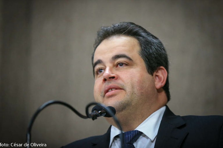 Vinícius Porto propõe campanha educativa para combater atos de vandalismo