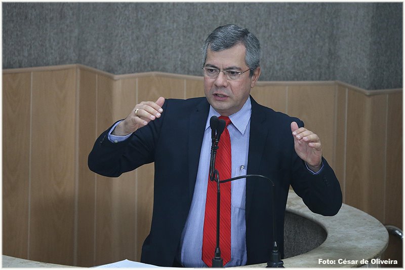 Violência contra as mulheres é tema de discurso de Iran Barbosa