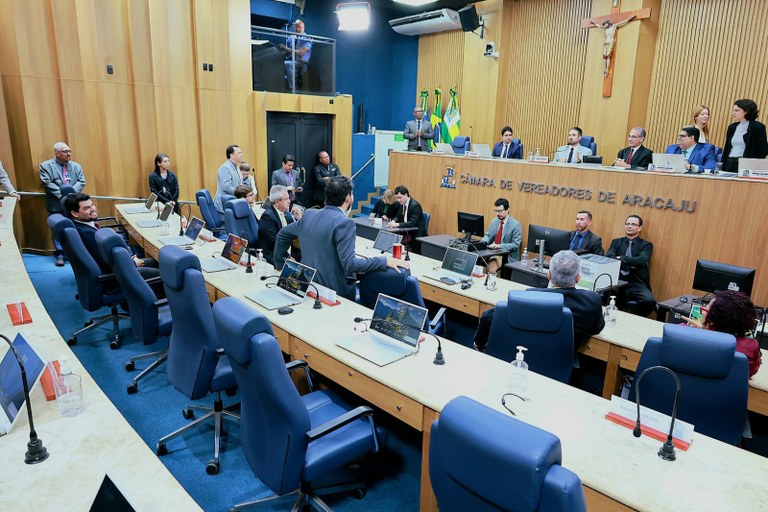 Votação na CMA é marcada pela proibição de fogos com estampido, programa de saúde emocional e direito a reuniões religiosas nas escolas