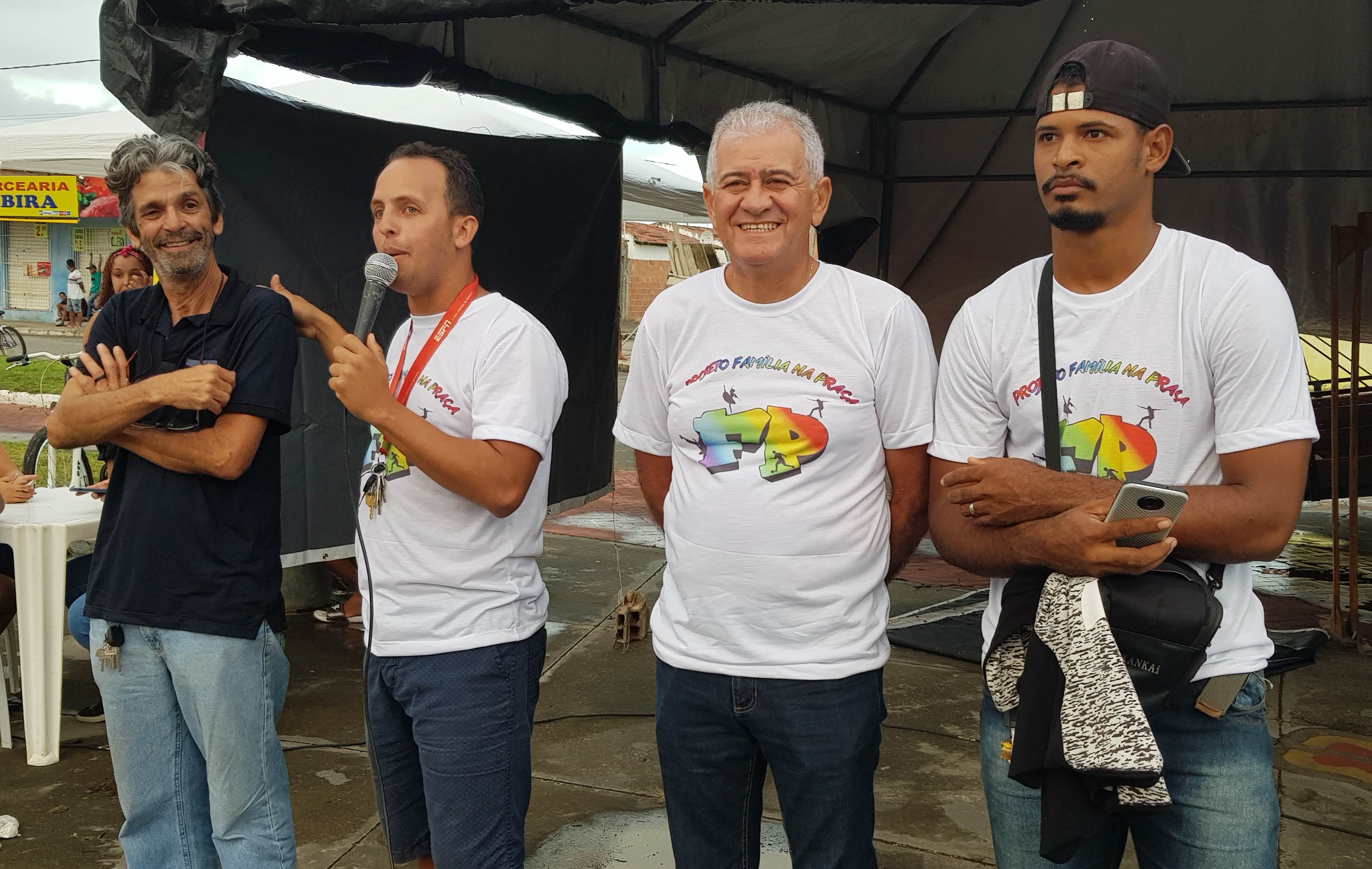 Zé Valter prestigia projeto Família na Praça do 17 de Março
