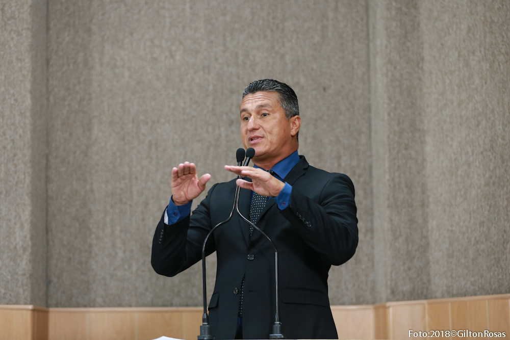 Zezinho apresenta projeto de igualdade de gênero em premiações esportivas