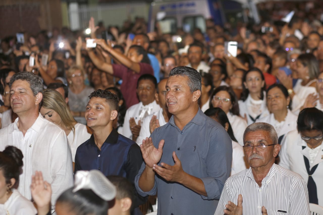 Zezinho do Bugio acompanha procissão de Nossa Senhora Aparecida