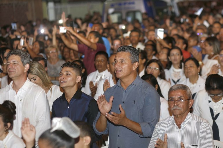 Zezinho do Bugio acompanha procissão de Nossa Senhora Aparecida