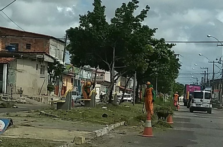Zezinho do Bugio agradece ações da Emurb e Emsurb no bairro