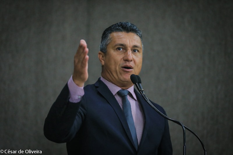 Zezinho do Bugio cobra revitalização do canal no bairro São Carlos