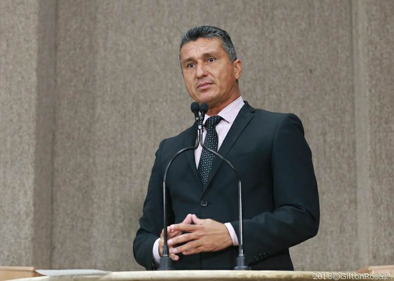 Zezinho do Bugio denuncia situação do lixo nos bairros 