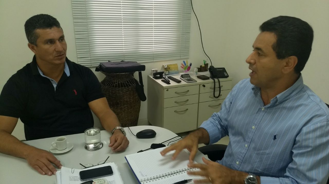 Zezinho do Bugio solicita limpeza de terrenos baldios no Bugio