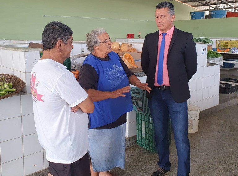 Zezinho entrega demandas dos comerciantes do Bugio ao presidente da Emsurb