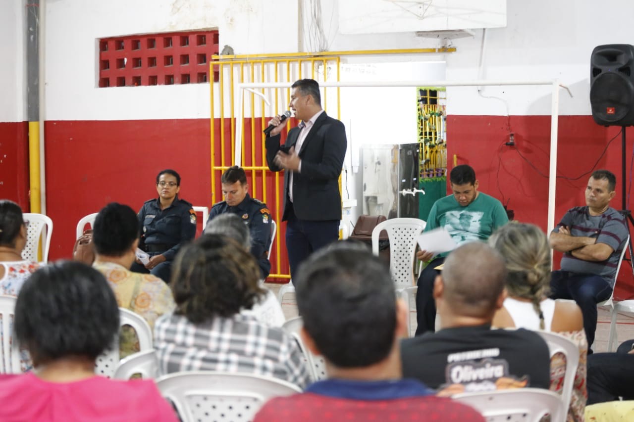 Zezinho fala sobre violência com moradores do Bugio