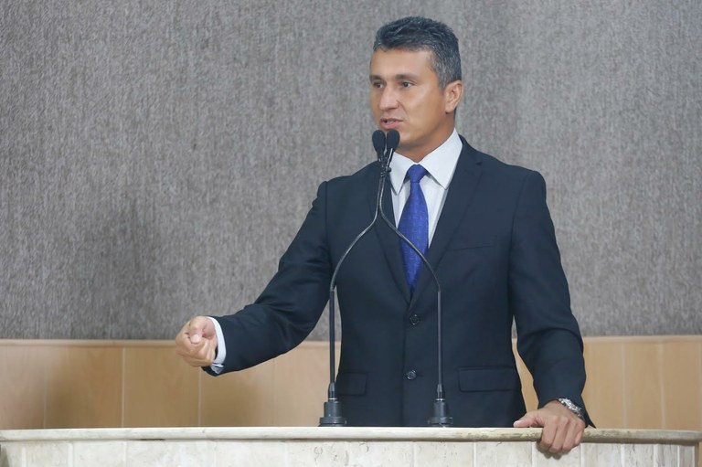 Zezinho volta a cobrar por poda de árvores no Bugio