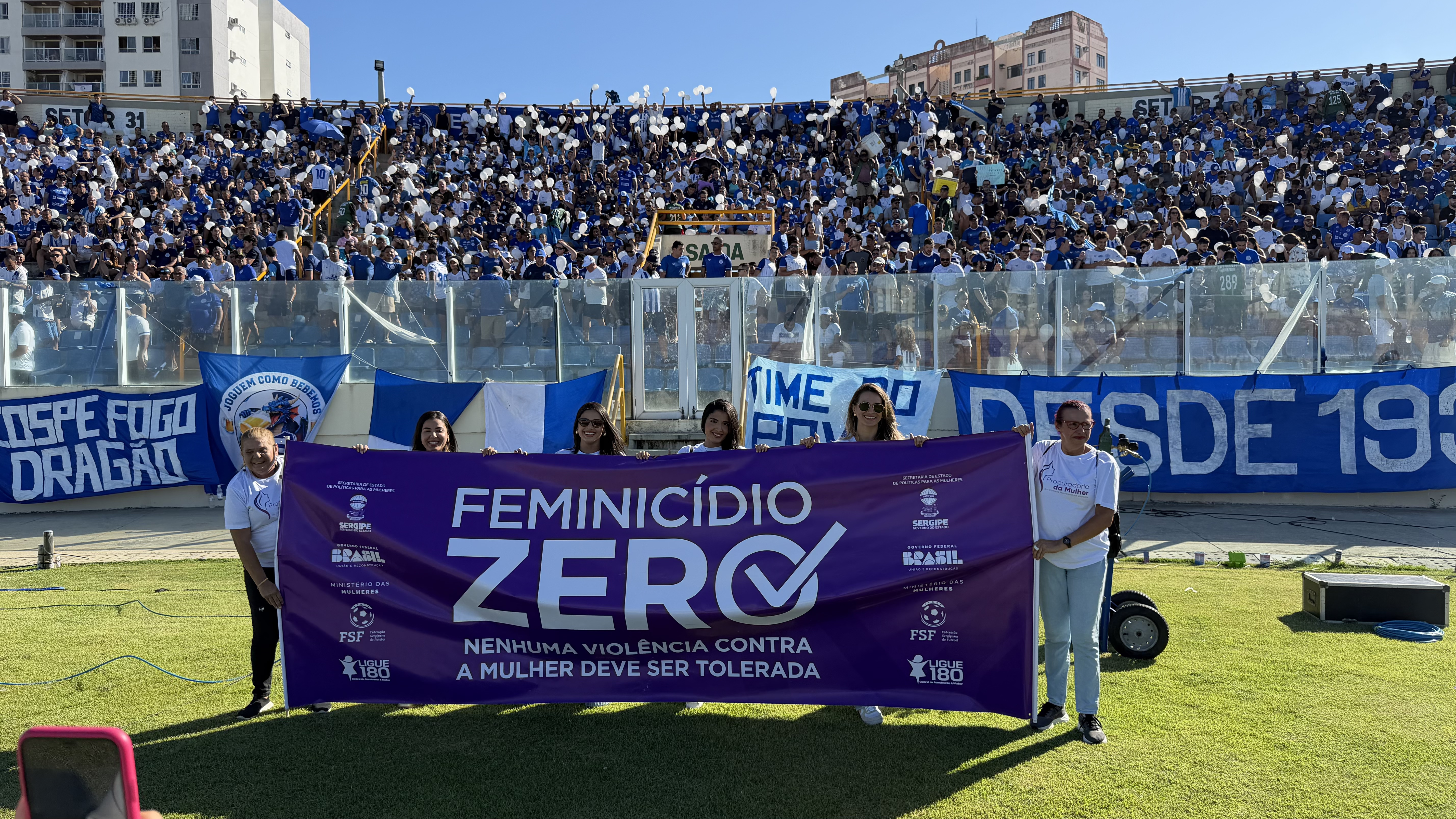 Procuradoria da Mulher da Câmara de Aracaju participa de ação contra o feminicídio na final do Campeonato Sergipano